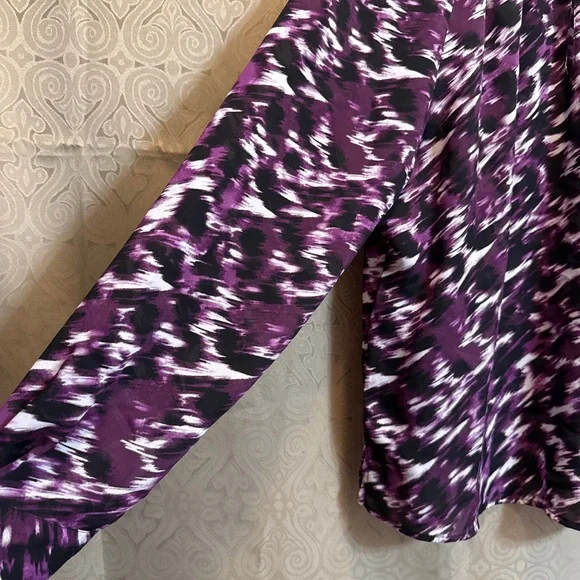 Liz Claiborne Purple and Black Abstract Blouse - Picture 5 of 6